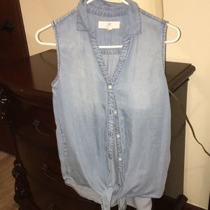 I’m selling you jean shirt size small in wmn size.